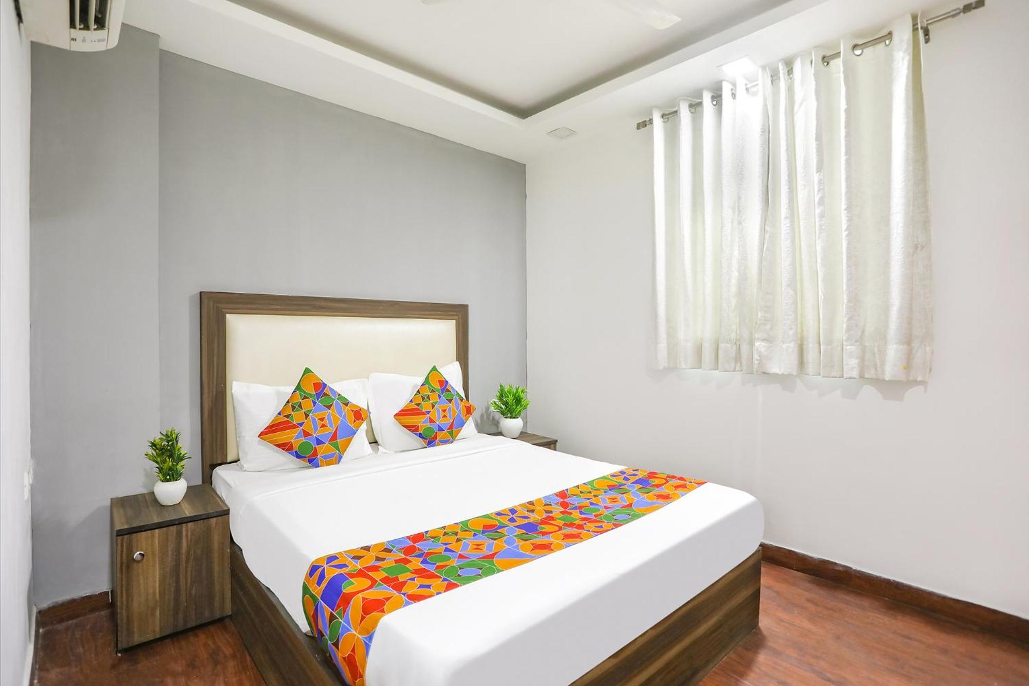 Hotel Fabexpress The Arrow New Delhi