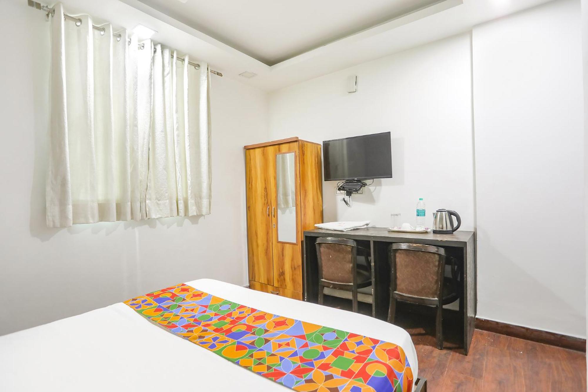 Hotel Fabexpress The Arrow New Delhi